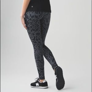 Size 6 animal print Lululemon wunderunder leggings